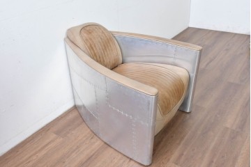 中古　美品　TIMOTHY OULTON(ティモシー・オルトン)　アビエイター トムキャットチェア　アルミパネルの意匠が際立つ1人掛けソファ　定価約57万円相当　(R-085580)