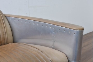 中古　美品　TIMOTHY OULTON(ティモシー・オルトン)　アビエイター トムキャットチェア　アルミパネルの意匠が際立つ1人掛けソファ　定価約57万円相当　(R-085580)