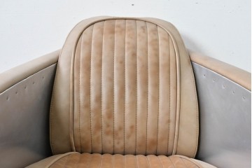 中古　美品　TIMOTHY OULTON(ティモシー・オルトン)　アビエイター トムキャットチェア　アルミパネルの意匠が際立つ1人掛けソファ　定価約57万円相当　(R-085580)