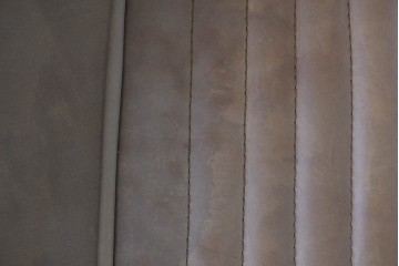 中古　美品　TIMOTHY OULTON(ティモシー・オルトン)　アビエイター トムキャットチェア　アルミパネルの意匠が際立つ1人掛けソファ　定価約57万円相当　(R-085580)