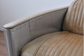 中古　美品　TIMOTHY OULTON(ティモシー・オルトン)　アビエイター トムキャットチェア　アルミパネルの意匠が際立つ1人掛けソファ　定価約57万円相当　(R-085580)