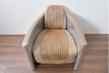 中古　美品　TIMOTHY OULTON(ティモシー・オルトン)　アビエイター トムキャットチェア　アルミパネルの意匠が際立つ1人掛けソファ　定価約57万円相当　(R-085580)