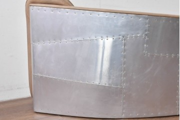 中古　美品　TIMOTHY OULTON(ティモシー・オルトン)　アビエイター トムキャットチェア　アルミパネルの意匠が際立つ1人掛けソファ　定価約57万円相当　(R-085580)