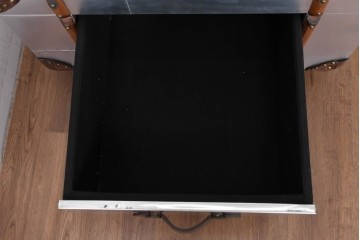 中古　激レア　希少　イギリス　TIMOTHY OULTON(ティモシー オルトン)　Globetrekker(グローブトレッカー)　航空機の外装をイメージしたメタリック仕上げのトランクコーヒーテーブル　(R-085581)