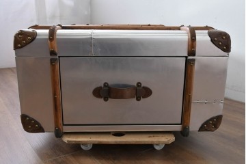 中古　激レア　希少　イギリス　TIMOTHY OULTON(ティモシー オルトン)　Globetrekker(グローブトレッカー)　航空機の外装をイメージしたメタリック仕上げのトランクコーヒーテーブル　(R-085581)