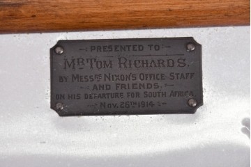 中古　激レア　希少　イギリス　TIMOTHY OULTON(ティモシー オルトン)　Globetrekker(グローブトレッカー)　航空機の外装をイメージしたメタリック仕上げのトランクコーヒーテーブル　(R-085581)