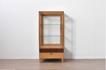 和製ヴィンテージ　美品　荘内家具工芸社　木枠の風合いが楽しめる小振りサイズの縦型ガラスケース　(R-085587)