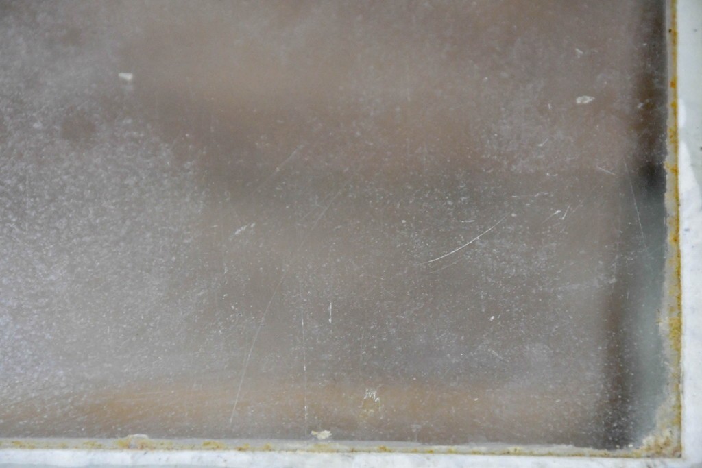 和製ヴィンテージ　美品　荘内家具工芸社　木枠の風合いが楽しめる小振りサイズの縦型ガラスケース　(R-085587)