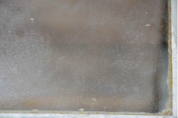 和製ヴィンテージ　美品　荘内家具工芸社　木枠の風合いが楽しめる小振りサイズの縦型ガラスケース　(R-085587)