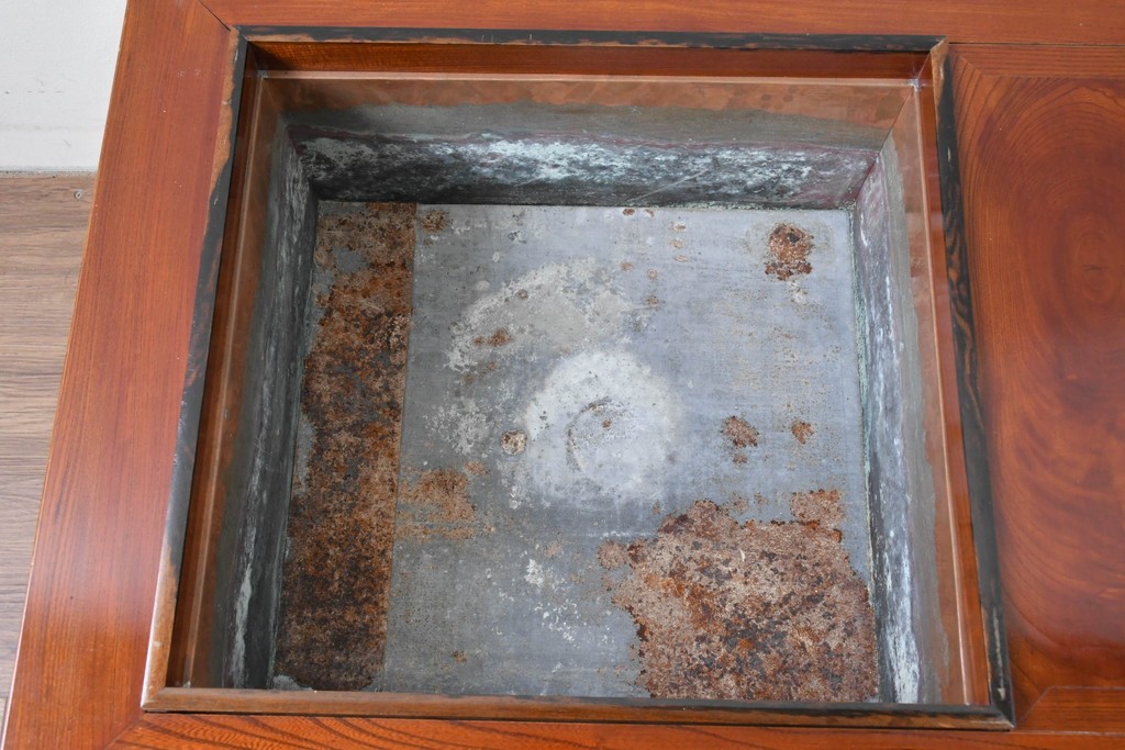 和製アンティーク　美品!　総欅材　漆塗り　力強い欅杢目が全面に現れた関西火鉢　(R-085588)