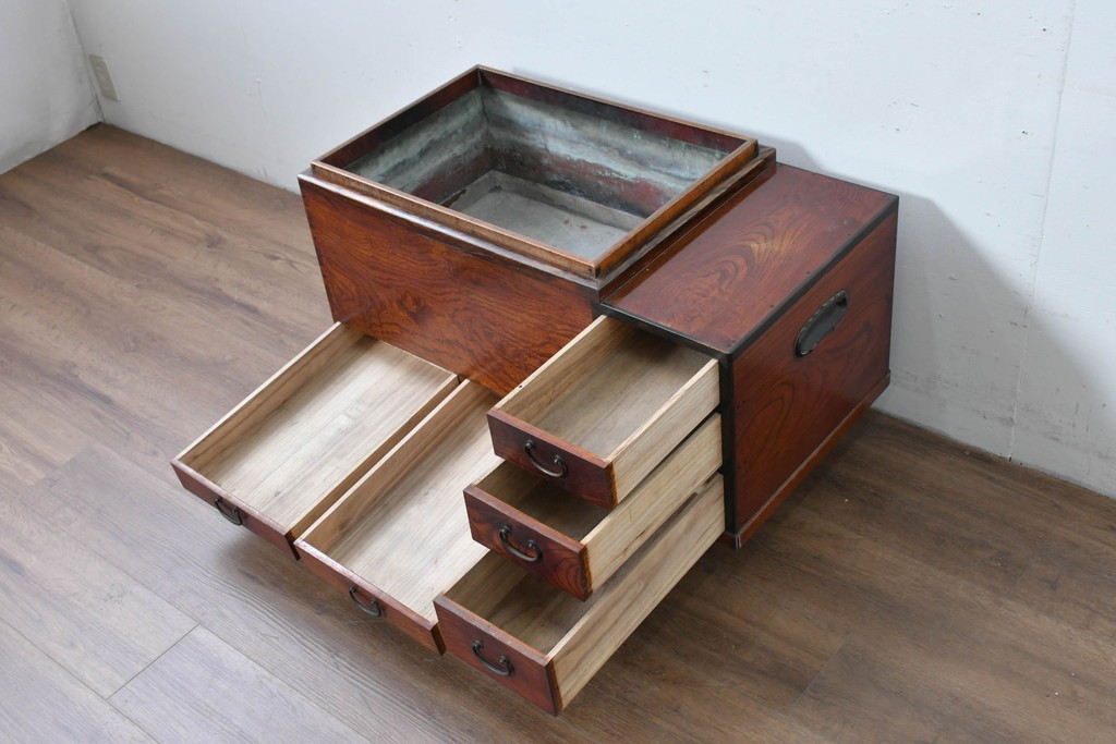 和製アンティーク　総欅材　縁(黒柿材)　欅材の美しい杢目を楽しめる長火鉢　(R-085589)