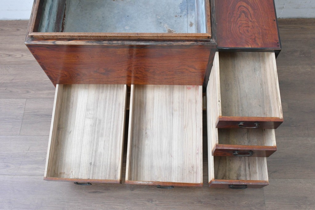 和製アンティーク　総欅材　縁(黒柿材)　欅材の美しい杢目を楽しめる長火鉢　(R-085589)