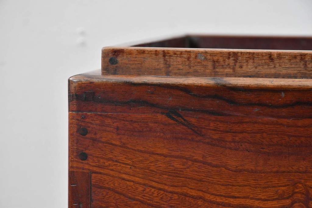 和製アンティーク　総欅材　縁(黒柿材)　欅材の美しい杢目を楽しめる長火鉢　(R-085589)