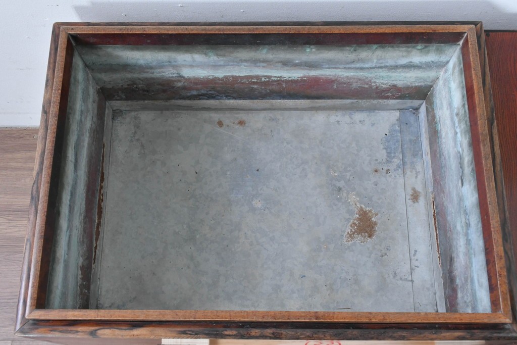 和製アンティーク　総欅材　縁(黒柿材)　欅材の美しい杢目を楽しめる長火鉢　(R-085589)