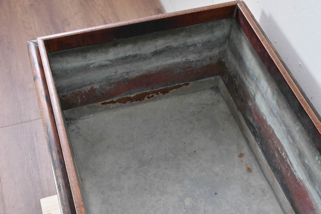 和製アンティーク　総欅材　縁(黒柿材)　欅材の美しい杢目を楽しめる長火鉢　(R-085589)