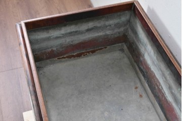 和製アンティーク　総欅材　縁(黒柿材)　欅材の美しい杢目を楽しめる長火鉢　(R-085589)