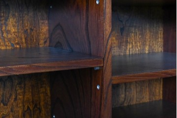 中古　岩谷堂箪笥　格子戸と重厚な金具が調和した重ね水屋箪笥　(R-085590)