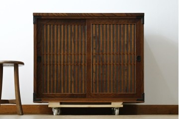 中古　岩谷堂箪笥　格子戸の意匠が目を引く水屋箪笥キャビネット　(R-085591)