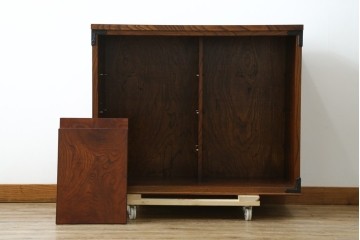 中古　岩谷堂箪笥　格子戸の意匠が目を引く水屋箪笥キャビネット　(R-085591)