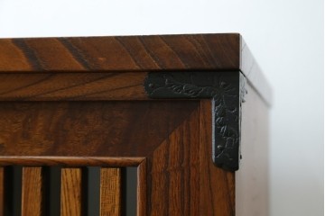 中古　岩谷堂箪笥　格子戸の意匠が目を引く水屋箪笥キャビネット　(R-085591)