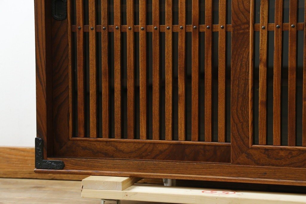 中古　岩谷堂箪笥　格子戸の意匠が目を引く水屋箪笥キャビネット　(R-085591)