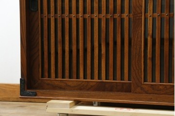 中古　岩谷堂箪笥　格子戸の意匠が目を引く水屋箪笥キャビネット　(R-085591)