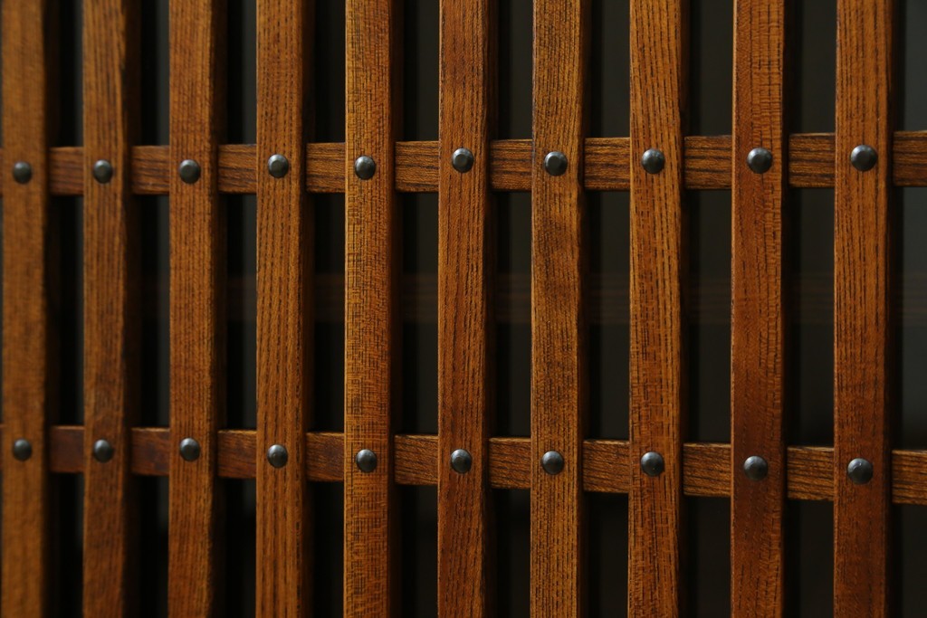 中古　岩谷堂箪笥　格子戸の意匠が目を引く水屋箪笥キャビネット　(R-085591)