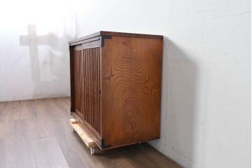 中古　岩谷堂箪笥　格子戸の意匠が目を引く水屋箪笥キャビネット　(R-085591)