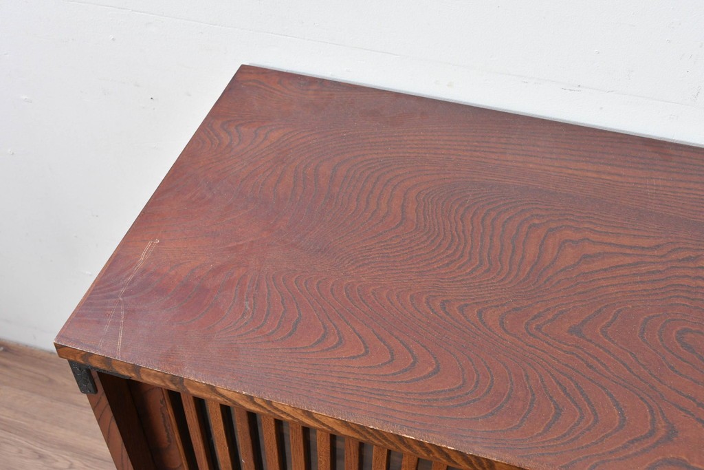 中古　岩谷堂箪笥　格子戸の意匠が目を引く水屋箪笥キャビネット　(R-085591)