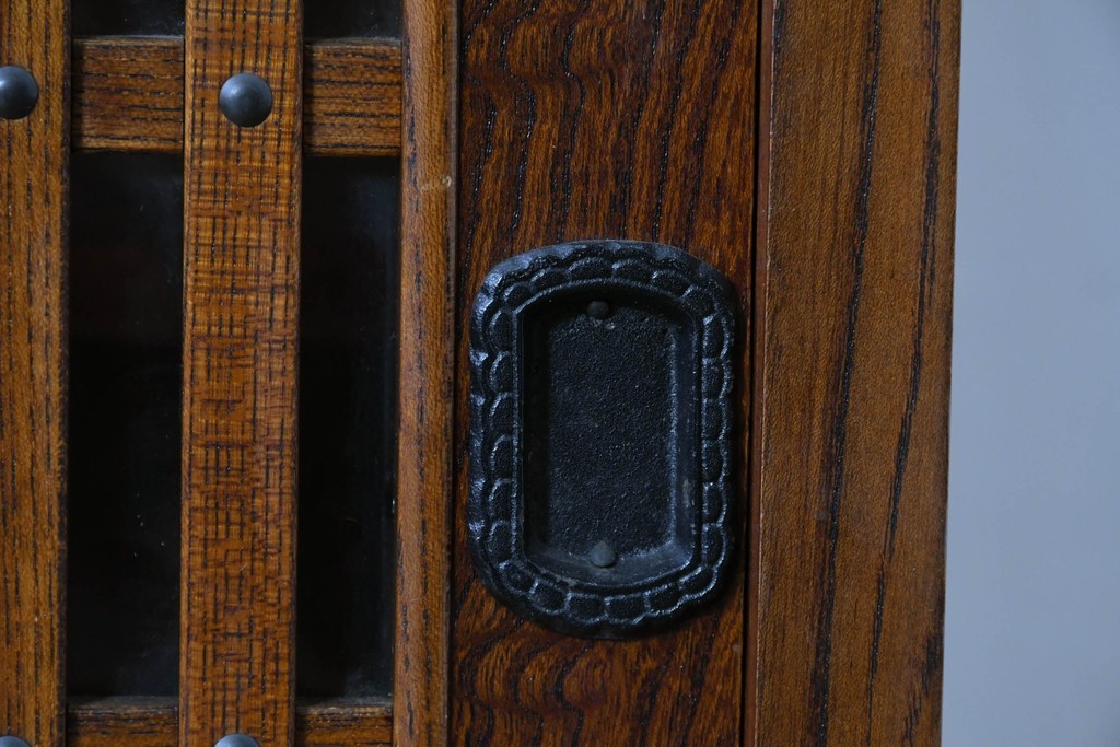 中古　岩谷堂箪笥　格子戸の意匠が目を引く水屋箪笥キャビネット　(R-085591)