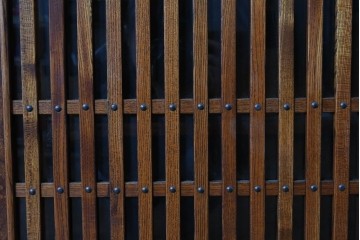 中古　岩谷堂箪笥　格子戸の意匠が目を引く水屋箪笥キャビネット　(R-085591)