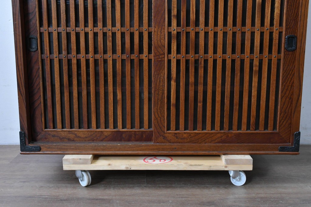 中古　岩谷堂箪笥　格子戸の意匠が目を引く水屋箪笥キャビネット　(R-085591)