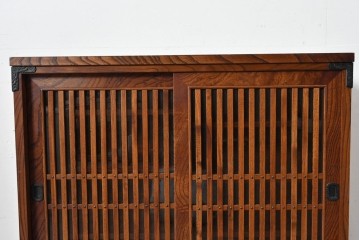 中古　岩谷堂箪笥　格子戸の意匠が目を引く水屋箪笥キャビネット　(R-085591)