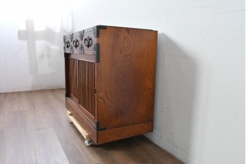 《天板取り付け加工費込み》　中古　岩谷堂箪笥　重厚な金具が目を引く水屋箪笥サイドボード　(R-085592)