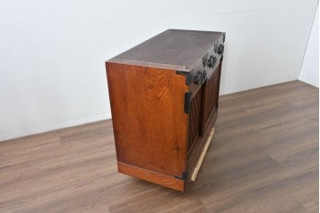 《天板取り付け加工費込み》　中古　岩谷堂箪笥　重厚な金具が目を引く水屋箪笥サイドボード　(R-085592)