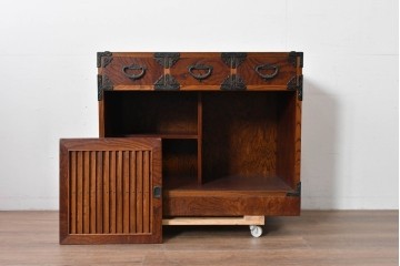 《天板取り付け加工費込み》　中古　岩谷堂箪笥　重厚な金具が目を引く水屋箪笥サイドボード　(R-085592)