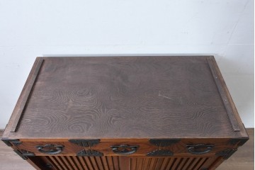 《天板取り付け加工費込み》　中古　岩谷堂箪笥　重厚な金具が目を引く水屋箪笥サイドボード　(R-085592)