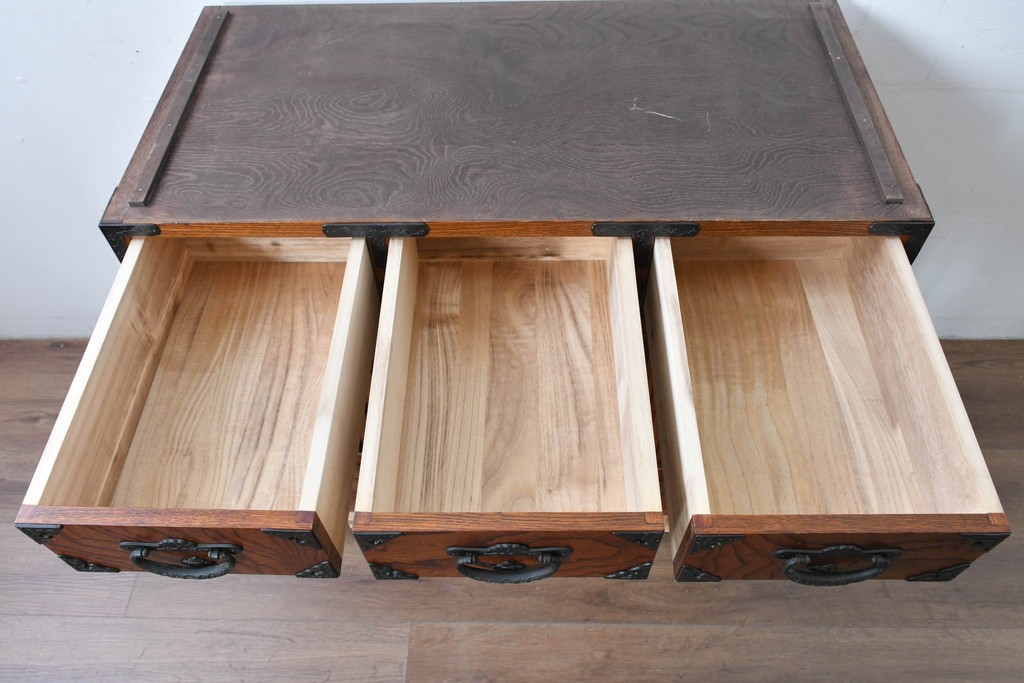 《天板取り付け加工費込み》　中古　岩谷堂箪笥　重厚な金具が目を引く水屋箪笥サイドボード　(R-085592)