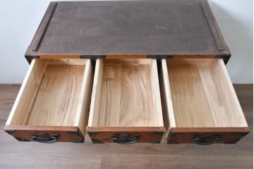 《天板取り付け加工費込み》　中古　岩谷堂箪笥　重厚な金具が目を引く水屋箪笥サイドボード　(R-085592)