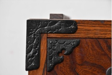 《天板取り付け加工費込み》　中古　岩谷堂箪笥　重厚な金具が目を引く水屋箪笥サイドボード　(R-085592)