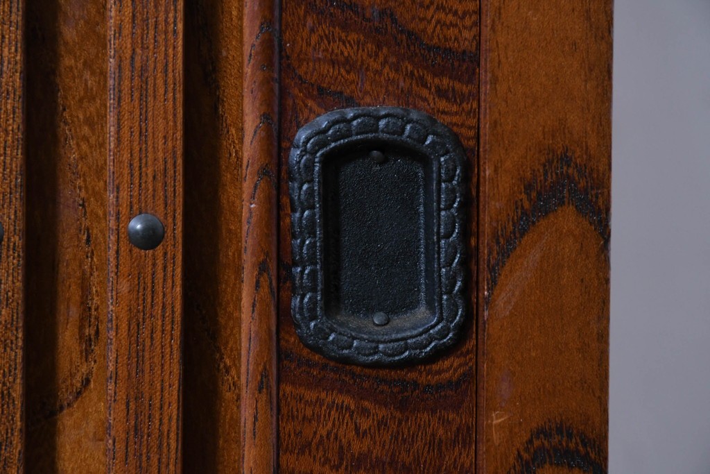 《天板取り付け加工費込み》　中古　岩谷堂箪笥　重厚な金具が目を引く水屋箪笥サイドボード　(R-085592)