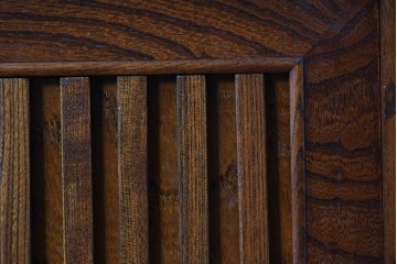 《天板取り付け加工費込み》　中古　岩谷堂箪笥　重厚な金具が目を引く水屋箪笥サイドボード　(R-085592)