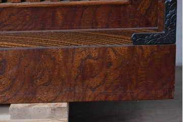 《天板取り付け加工費込み》　中古　岩谷堂箪笥　重厚な金具が目を引く水屋箪笥サイドボード　(R-085592)