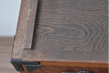 《天板取り付け加工費込み》　中古　岩谷堂箪笥　重厚な金具が目を引く水屋箪笥サイドボード　(R-085592)