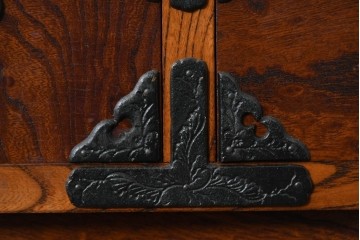 《天板取り付け加工費込み》　中古　岩谷堂箪笥　重厚な金具が目を引く水屋箪笥サイドボード　(R-085592)