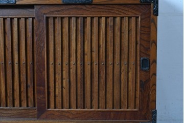 《天板取り付け加工費込み》　中古　岩谷堂箪笥　重厚な金具が目を引く水屋箪笥サイドボード　(R-085592)