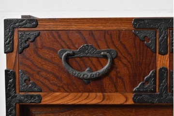 《天板取り付け加工費込み》　中古　岩谷堂箪笥　重厚な金具が目を引く水屋箪笥サイドボード　(R-085592)