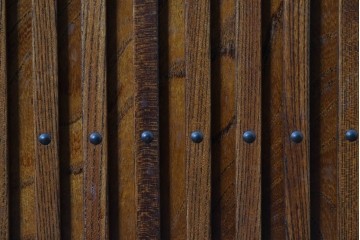 《天板取り付け加工費込み》　中古　岩谷堂箪笥　重厚な金具が目を引く水屋箪笥サイドボード　(R-085592)