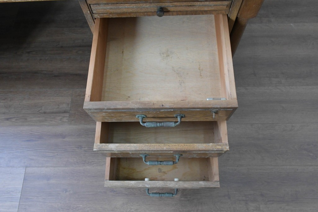 和製ヴィンテージ　神戸洋家具　ナラ材　大正ロマンデザインの両袖机　(R-085593)