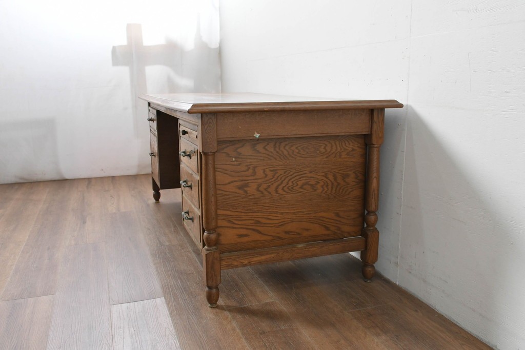 和製ヴィンテージ　神戸洋家具　ナラ材　大正ロマンデザインの両袖机　(R-085593)